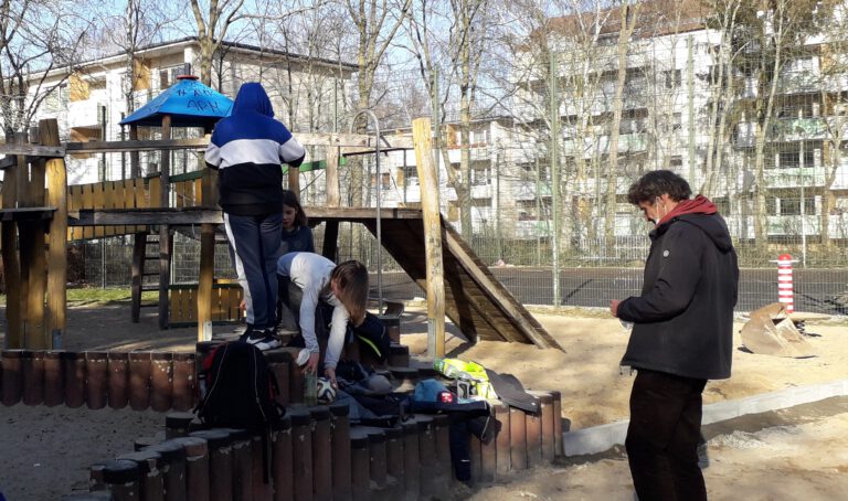 Der Kinder- und Jugendrat Buckow unterwegs im Kiez